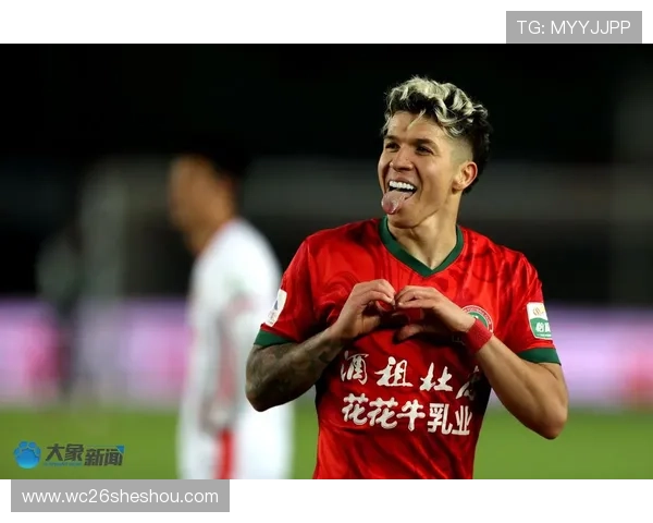 1. 本届世界杯足球赛精彩纷呈，全球球迷热情高涨的精彩瞬间回顾